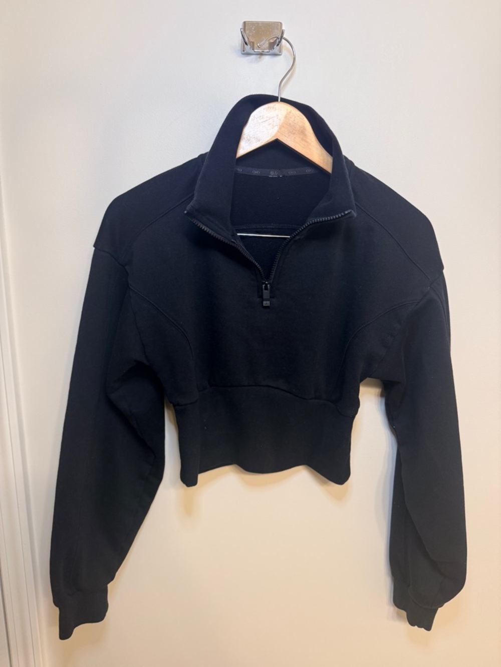 ALO Yoga Black Cropped Half-Zip Sweatshirt